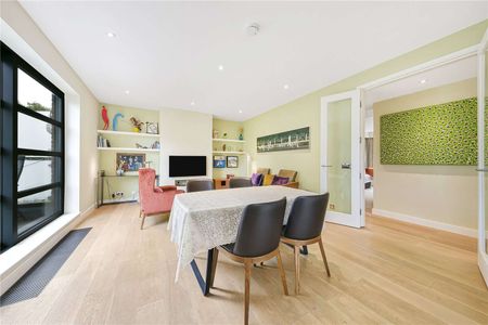 Well-presented two bedroom apartment in a secure gated building located moments from Belsize Park Station - Photo 5