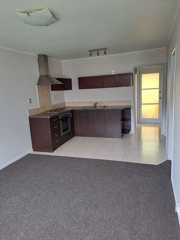 2 bedroom unit within 5 minute walk to Silvia Park - Photo 2