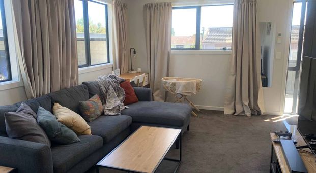 LINWOOD - MODERN 2 BEDROOM UNIT, CARPORT, HEAT PUMP - Photo 1