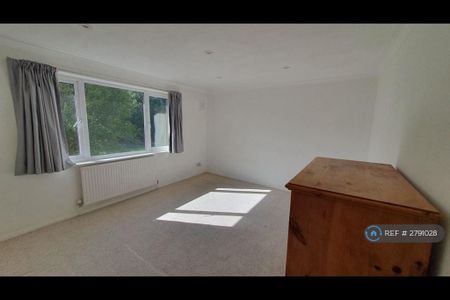 2 bedroom maisonette to rent - Photo 5