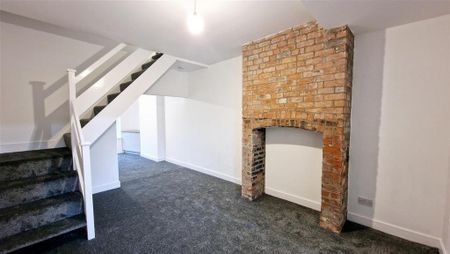 3 bedroom semi-detached house to rent - Photo 4