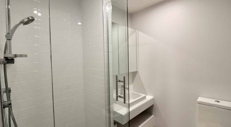 Stylish and Sophisticated One Bedroom Apartment - Photo 4