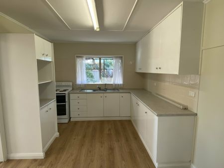 Spacious 4 bedroom home - Photo 5