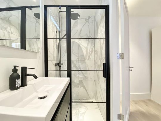 Appartement te huur: Nieuwezijds Voorburgwal 157-1 1012 RK Amsterdam - Photo 1