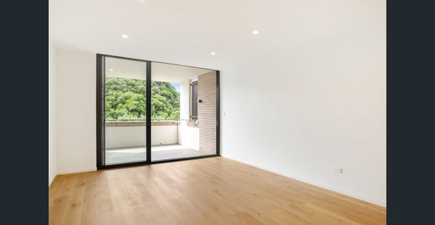 Stunning Light & Bright Apartment with Park Views - Photo 1