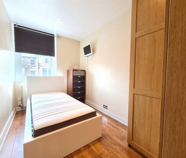 2 bedroom Flat To Let - Photo 2