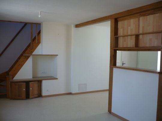 Location Appartement 3 pièces 50m² BLETTERANS 39140 - Photo 1
