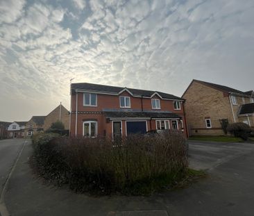 3 bedroom Semi-Detached House to let - Photo 2