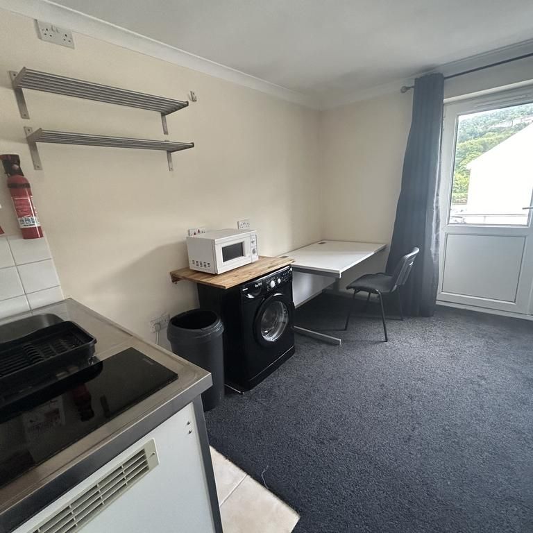 Studio to rent - Photo 1