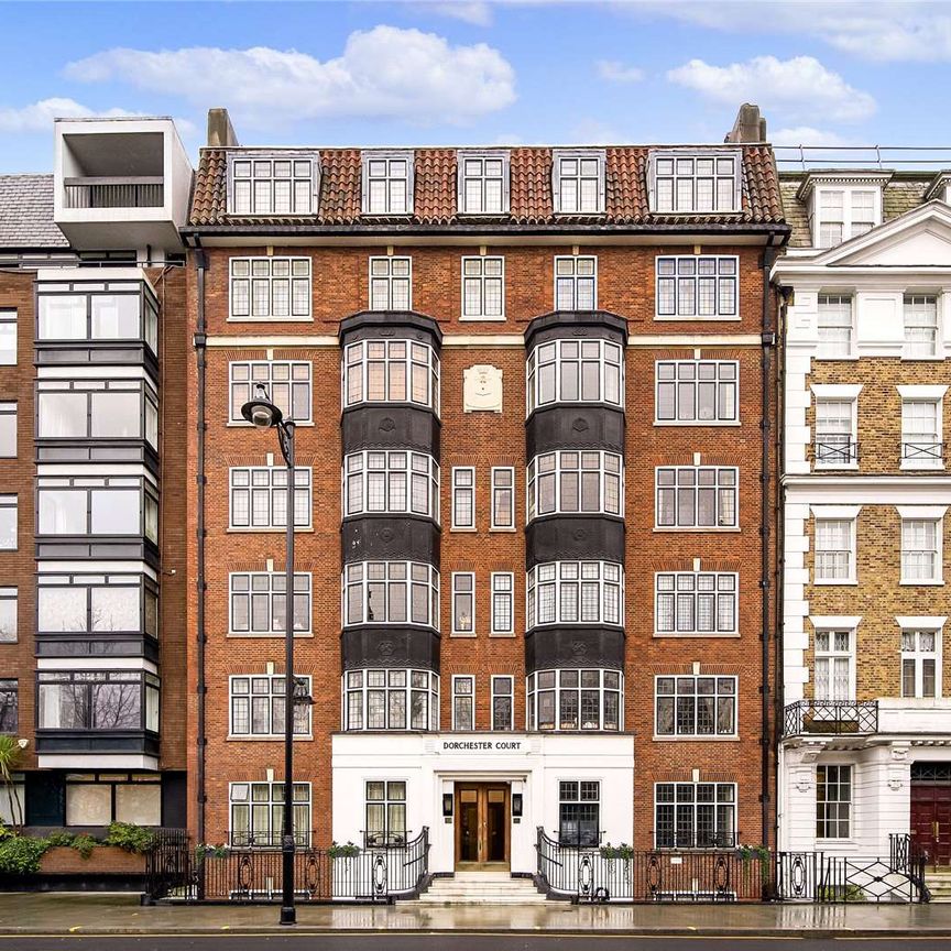 The property has been recently refurbished and is situated on the ground floor of a well run period mansion block close to Sloane Square and Knightsbridge. - Photo 1