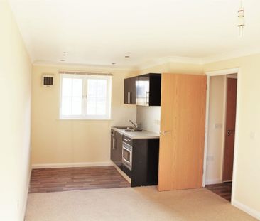 Gatehouse Court, Taunton - Photo 3