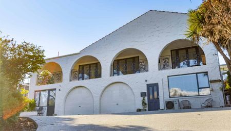 Prime Location; 3-bed Wanaka Villa to Rent - Photo 4