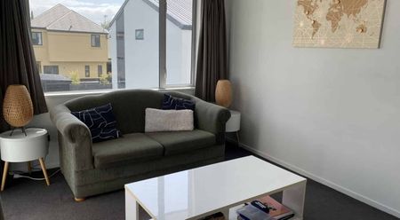 ST ALBANS - 2 BEDROOMS, 2 BATHROOMS - Photo 2