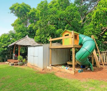 4 BEDROOM FAMILY HOME ON MEIKLEVILLE HILL! - Photo 2