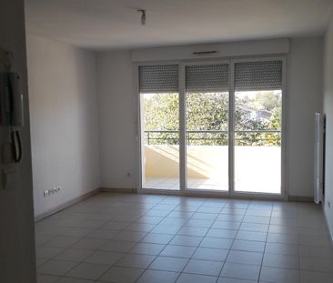 location Appartement T2 DE 42.99m² À ROQUETTES - Photo 1