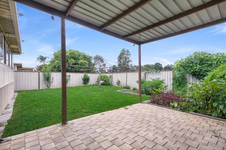 3 Bedroom Family Home in Macquarie Fields&excl;&excl; - Photo 2