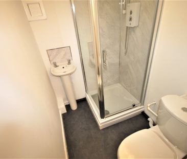 Beulah View, Leeds, West Yorkshire - Photo 2