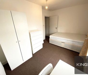 6 bedroom terraced house to rent - Photo 5