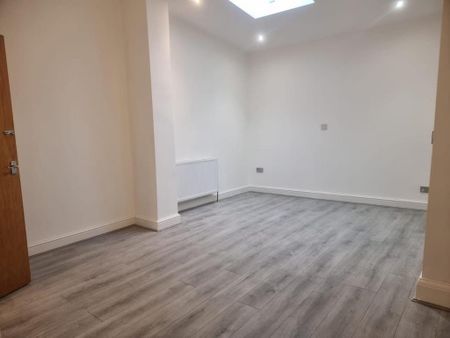 1 bedroom in a house share to rent - Photo 3