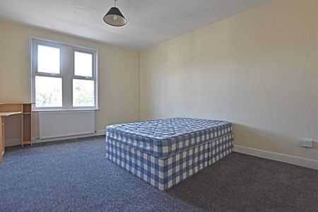 2 Bedroom Flat - Photo 2