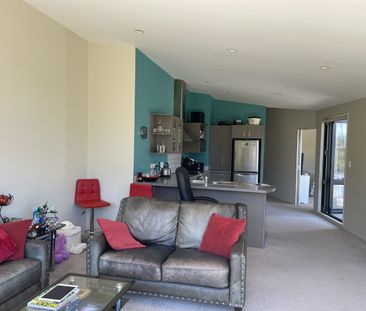 Raumati Beach - 2 Bedrooms - Photo 1
