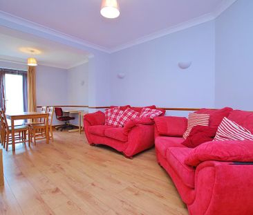 4 bedroom semi-detached house to rent - Photo 1