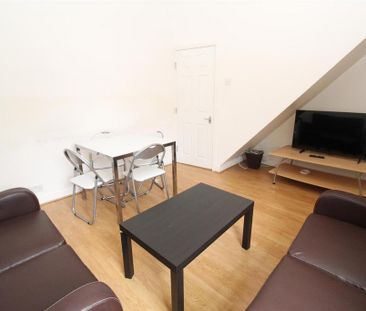 3 bedroom private hall to rent - Photo 2