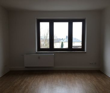 Gemütliche 3-Raum-Wohnung mit Badewanne und sonnigem Balkon - Photo 1