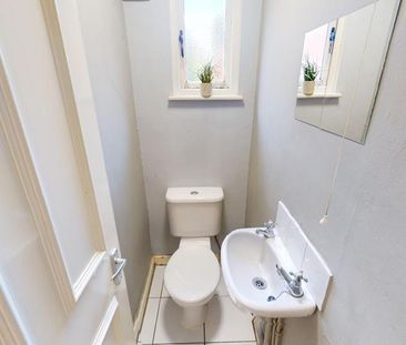 4 bedroom semi-detached house to rent - Photo 1