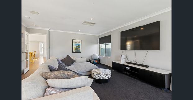 4x2x2 FAMILY HOME REPRESENTS GREAT VALUED - Photo 1