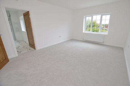 4 bedroom detached house to rent - Photo 3