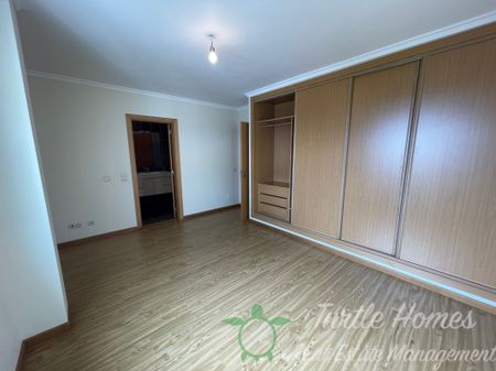 TH2023368 - Three bedroom top floor apartment - Photo 4