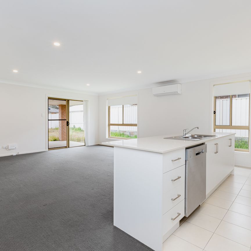 14 Vulture Street, Ellalong NSW 2325 - House For Rent | Domain - Photo 1