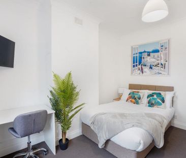 6 bedroom house to rent - Photo 2