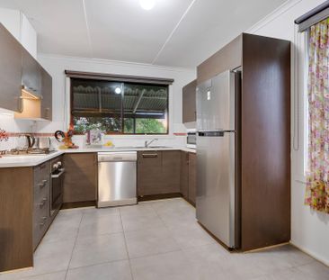 Four Bed Family Living - Photo 6