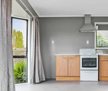 Refurbished 2 bedroom! - Photo 1