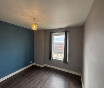 3 bedroom flat to rent - Photo 3