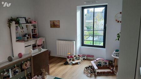 Située en plein centre-ville de La Gacilly, cette maison familiale, en excellent état offre de ... - Photo 5