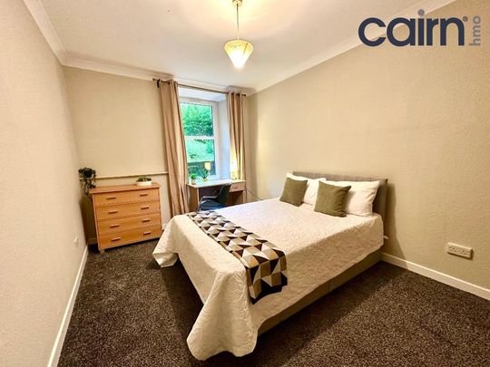 4 bedroom flat to rent - Photo 1