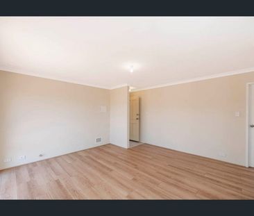 Low maintenance villa in ideal location! - Photo 4