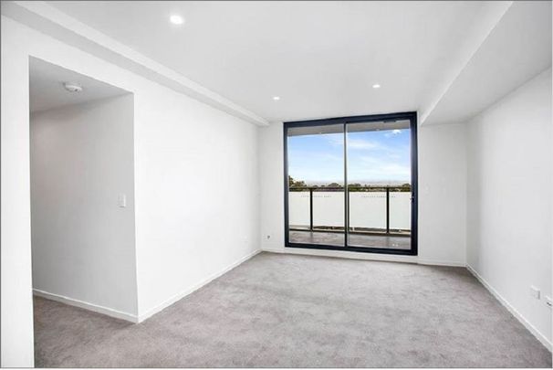 Modern 1 Bedroom with Water Views - Photo 1