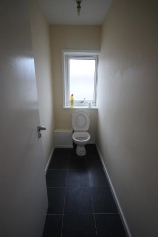 3 bedroom flat to rent - Photo 5