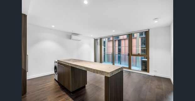 Stunning 2-Bedroom Apartment in the Heart of Southbank - Photo 1