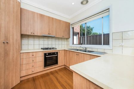 Spacious & Peacefully Positioned Villa in Prime Hadfield Location - Photo 4