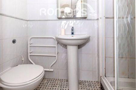 Egham Hill, Egham, Surrey, TW20 0AY - Photo 5