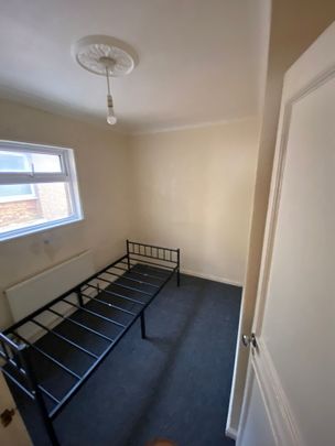 4 Bed Semi-Detached House, Faircross Avenue, IG11 - Photo 1