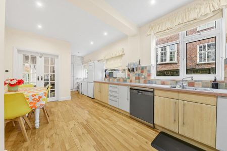 4 bedroom semi-detached house to rent - Photo 4