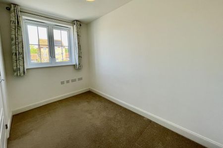 4 bedroom semi-detached house to rent - Photo 5