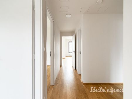 Pronájem bytu 4+kk 101 m2 - Fotografie 2