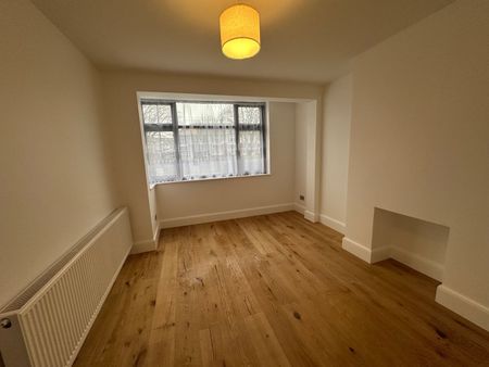 4 Bed Terraced House, Downhills Way, N17 - Photo 3